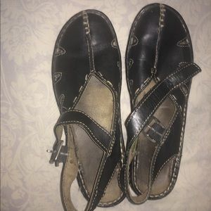 Eastland heeled sandals size 8 1/2 w